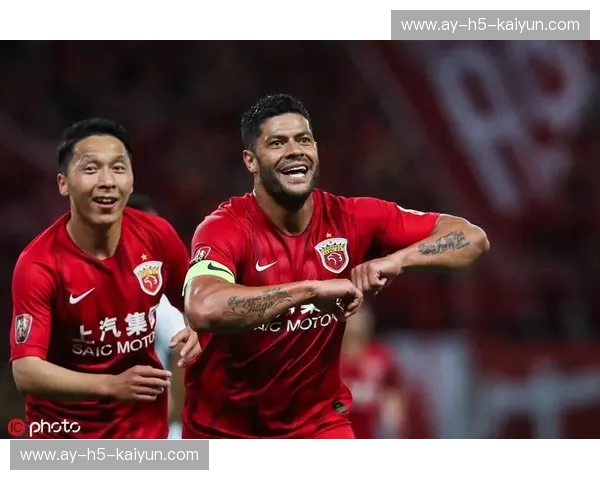 绿巨人与黑金刚的巅峰对决：上港vs智诚，一场注定载入史册的绿茵史诗